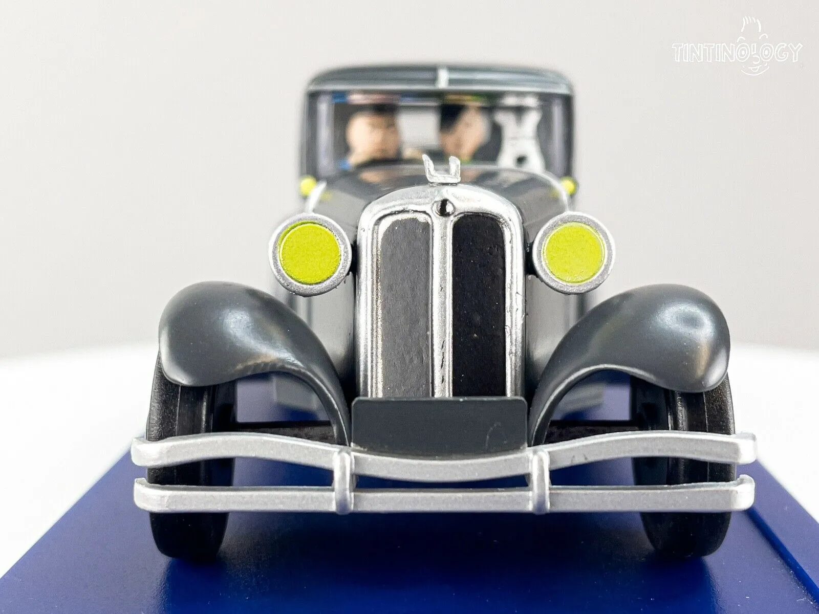ATLAS TINTIN CAR # 38 Nanjing Limo - Blue Lotus Herge model car 1/43 Scale