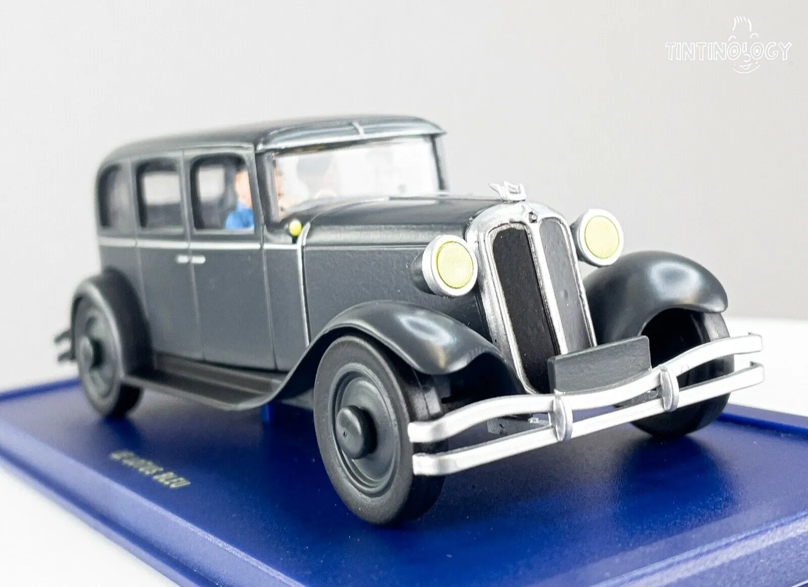 ATLAS TINTIN CAR # 38 Nanjing Limo - Blue Lotus Herge model car 1/43 Scale
