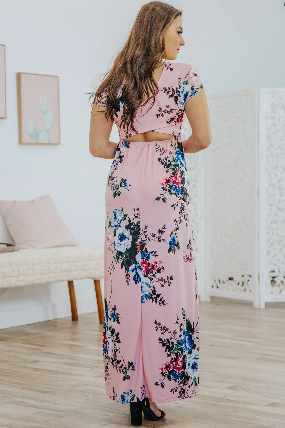 Change The Standard Floral Short Sleeve Maxi Dress in Light Pink